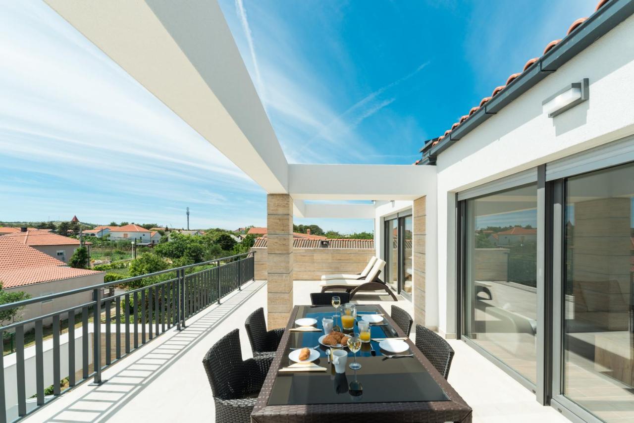 Villa Mirakul Vir Exteriör bild